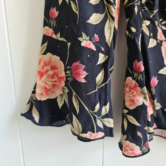 ZARA Floral Sinch Front Top - Picture 5 of 10